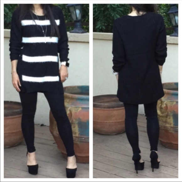 ✨LAST ONE ✨Black and white relax fit sweater - Picture 3 of 3